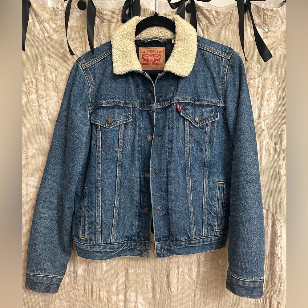 Levi’s Women’s Sherpa Collar Trucker Jacket Size Large